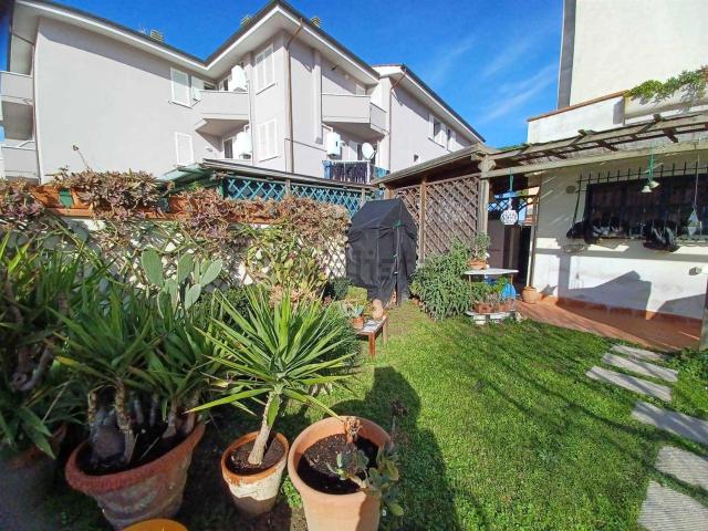 Villetta indipendente in vendita di 205 m² in Via Senese Romana