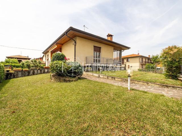 Villetta indipendente in vendita di 205 m² in Via Pavia, 6