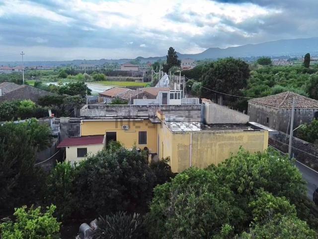 Villetta indipendente in vendita di 205 m² in Via Papa Pio XII, 119
