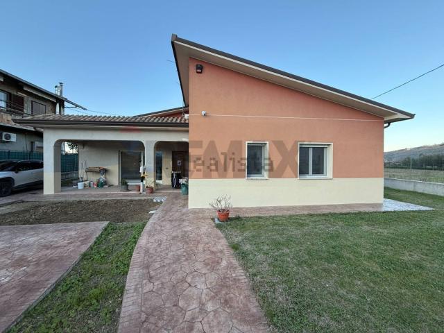 Villetta indipendente in vendita di 205 m² in Via Piano la Barca, 10