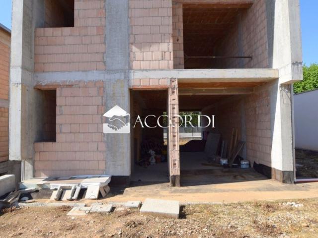 Villetta indipendente in vendita di 205 m² in Via Roma