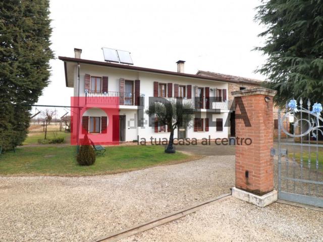 Villetta indipendente in vendita di 205 m² in Via Volpago Nord