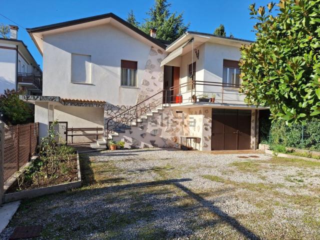 Villetta indipendente in vendita di 206 m² in Via Cà Pajella