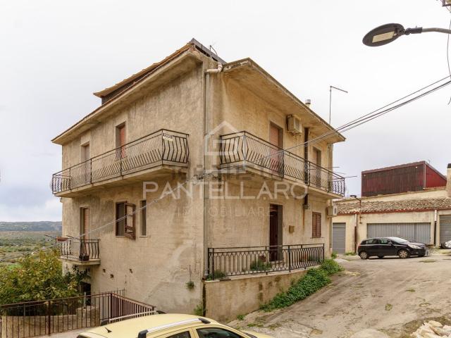 Villetta indipendente in vendita di 206 m² in Via Cialdini, 34