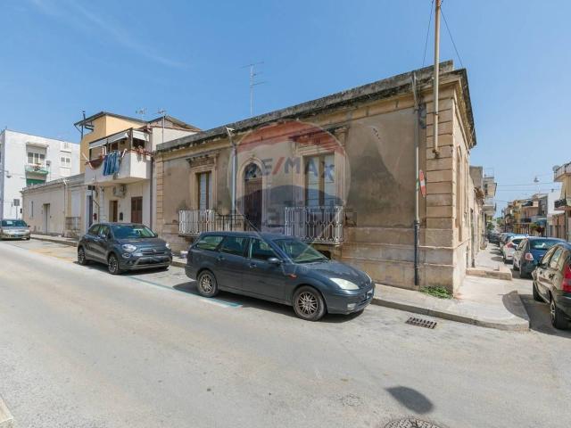 Villetta indipendente in vendita di 206 m² in Via dei Platamoni, 22