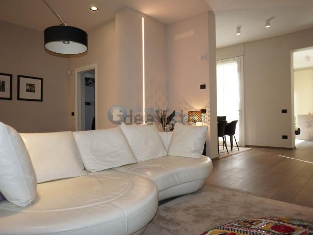 Villetta indipendente in vendita di 206 m² in Via Monte Grappa, 2