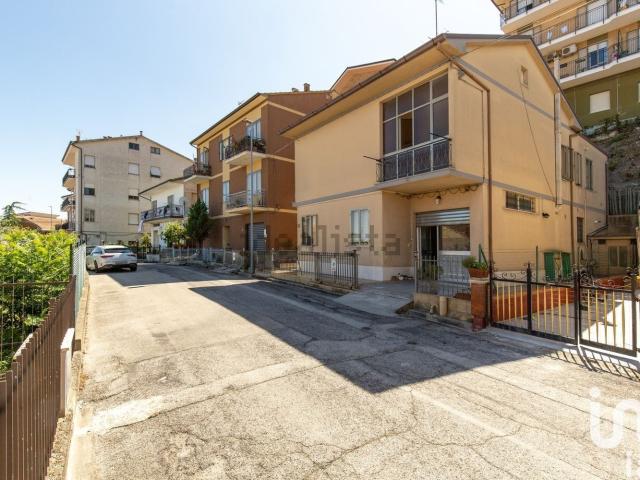 Villetta indipendente in vendita di 206 m² in Via Romagna, 22