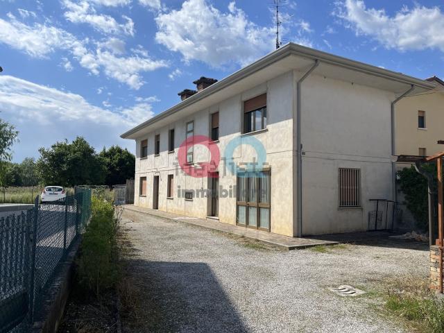 Villetta indipendente in vendita di 206 m² in Via Venerio Giovanni, 10