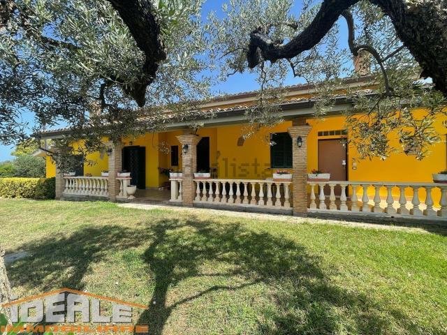 Villetta indipendente in vendita di 207 m² in Via Campo di Carne