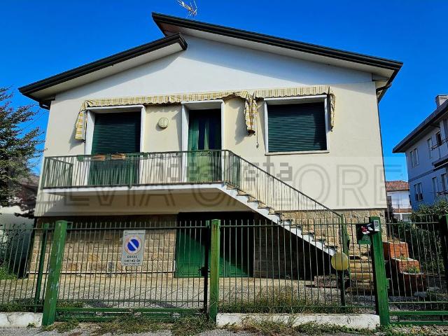 Villetta indipendente in vendita di 207 m² in Via del Pescarotto