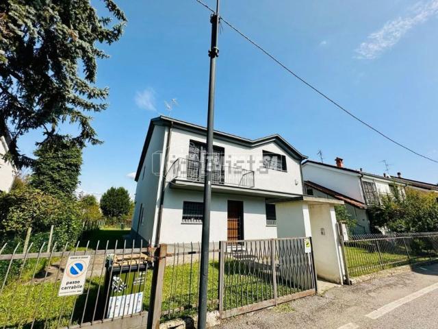 Villetta indipendente in vendita di 207 m² in Via Monte Bianco, 10