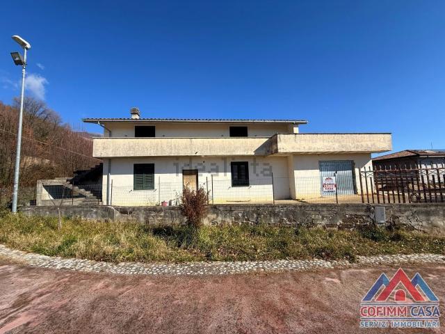 Villetta indipendente in vendita di 207 m² in Via Mezzano