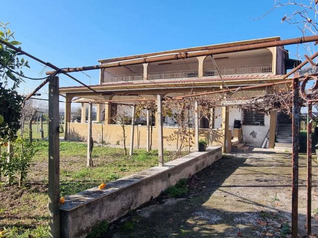 Villetta indipendente in vendita di 207 m² in Via Serio
