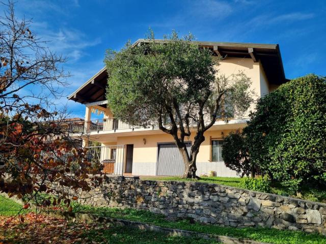 Villetta indipendente in vendita di 207 m² in Via Piemonte