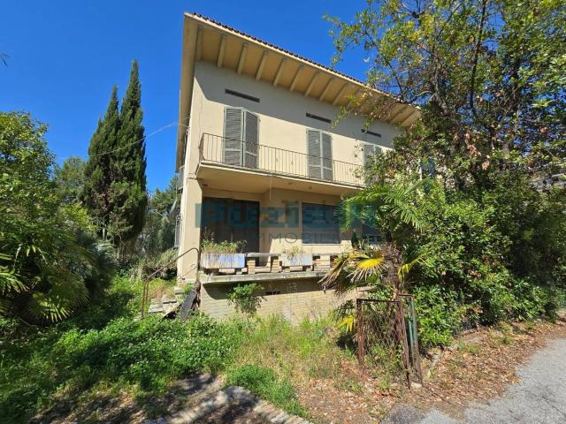 Villetta indipendente in vendita di 207 m² in Viale della Vittoria, 195