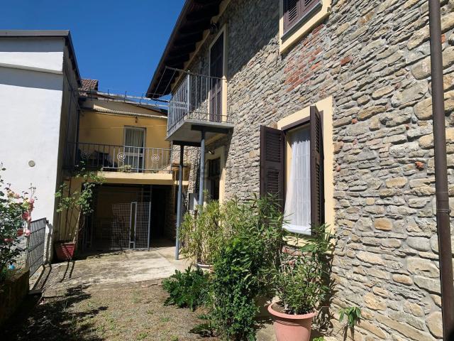 Villetta indipendente in vendita di 207 m² in Frazione Arzello