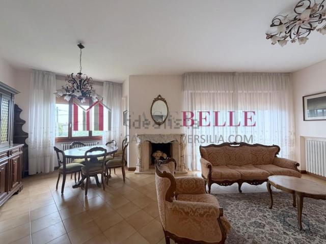 Villetta indipendente in vendita di 208 m² in Via Calabria, 55045