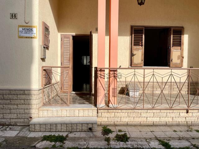 Villetta indipendente in vendita di 208 m² in Via XXV Luglio, 64