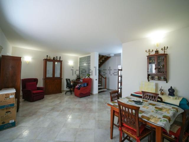 Villetta indipendente in vendita di 209 m² in Via Corradino di Svevia, 6