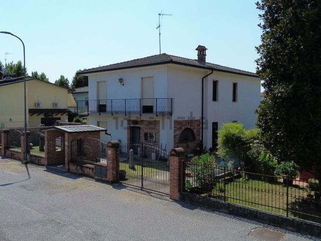 Villetta indipendente in vendita di 209 m² in Via San Francesco D&apos Assisi