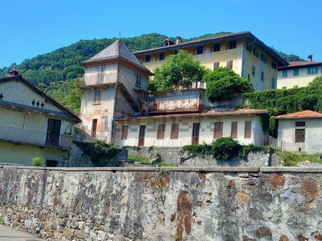 Villetta indipendente in vendita di 2100 m² in Via G. Regaldi, 42