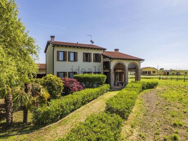 Villetta indipendente in vendita di 210 m²