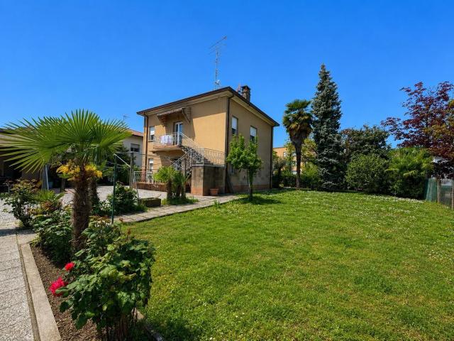 Case e ville in vendita di 210 m² in Viale della Libertà