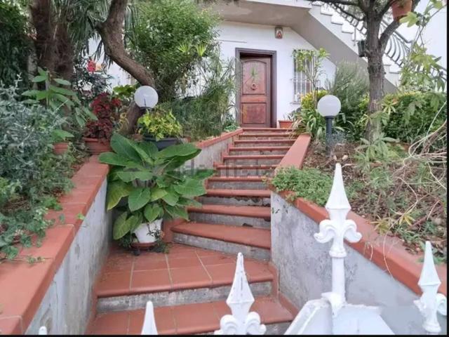 Villetta indipendente in vendita di 210 m² in Via 2 Settembre