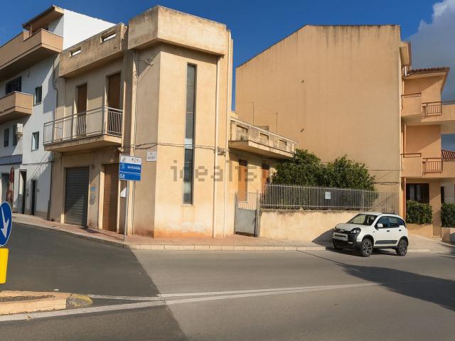 Villetta indipendente in vendita di 210 m² in Via Colombo, 372