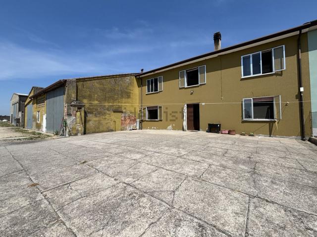 Villetta indipendente in vendita di 210 m² in Via Cà di Dio