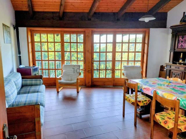 Villetta indipendente in vendita di 210 m² in Via Canova, 11
