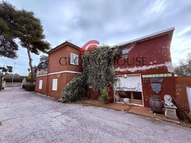 Villetta indipendente in vendita di 210 m² in Via Amendola, 43