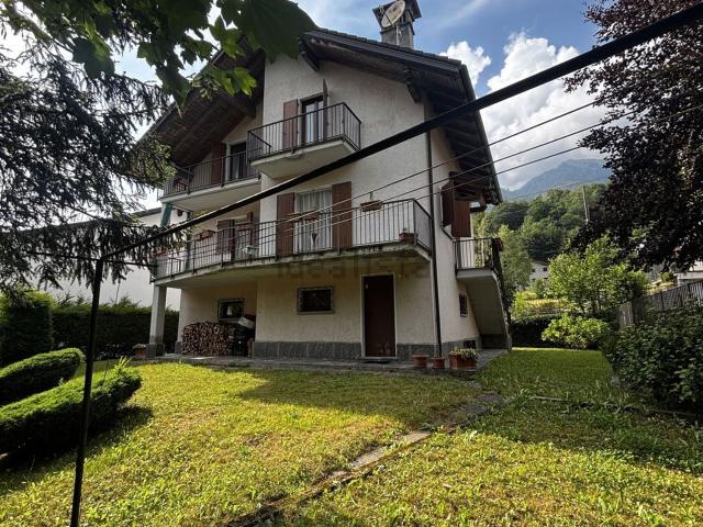 Villetta indipendente in vendita di 210 m² in Via ai Campi, 16