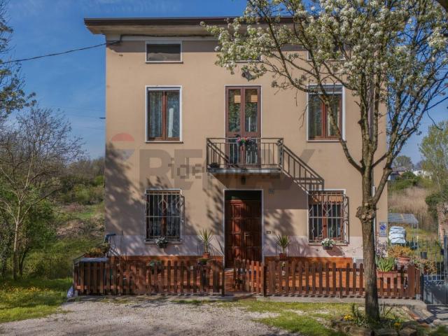 Villetta indipendente in vendita di 210 m² in Via G. Carducci, 64