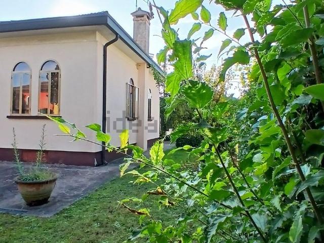 Villetta indipendente in vendita di 210 m² in Via Giacomo Matteotti