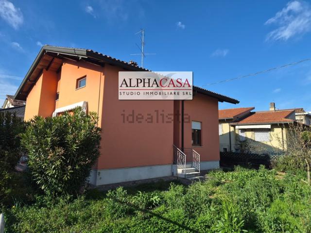 Villetta indipendente in vendita di 210 m² in Via Gioacchino Rossini
