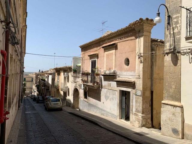 Villetta indipendente in vendita di 210 m² in Via Giordano Bruno, 18