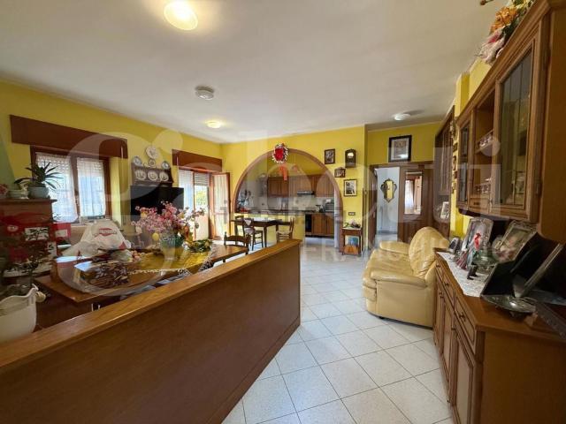 Villetta indipendente in vendita di 210 m² in Via Granieri, 17