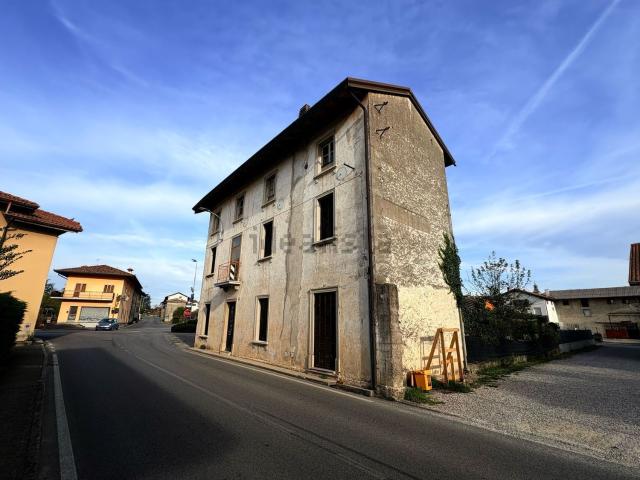 Villetta indipendente in vendita di 210 m² in Via Guido Mattiussi