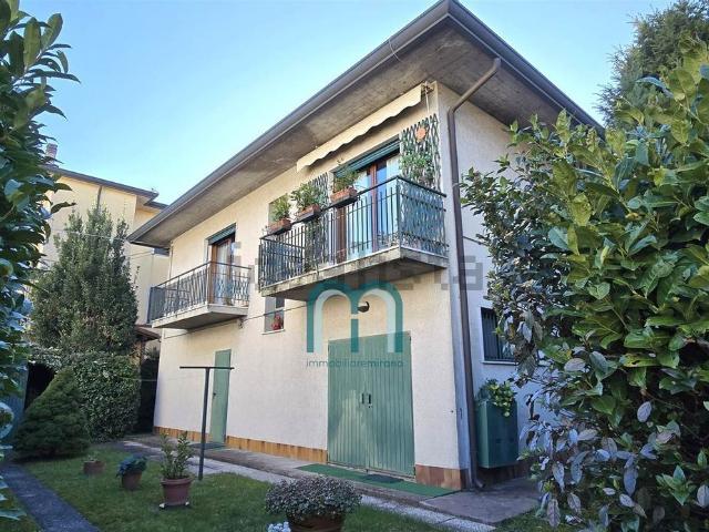 Villetta indipendente in vendita di 210 m² in Via Dante, 30