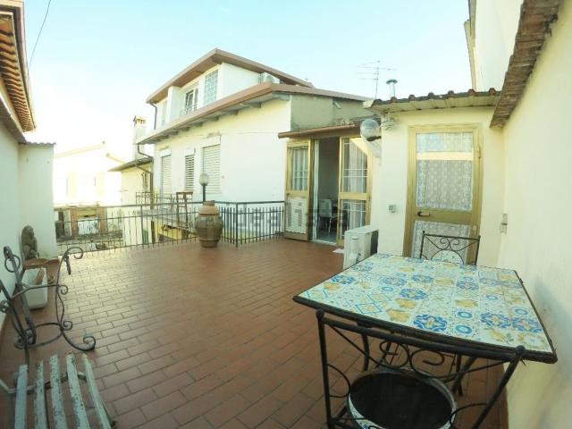 Villetta indipendente in vendita di 210 m² in Via Dante Alighieri