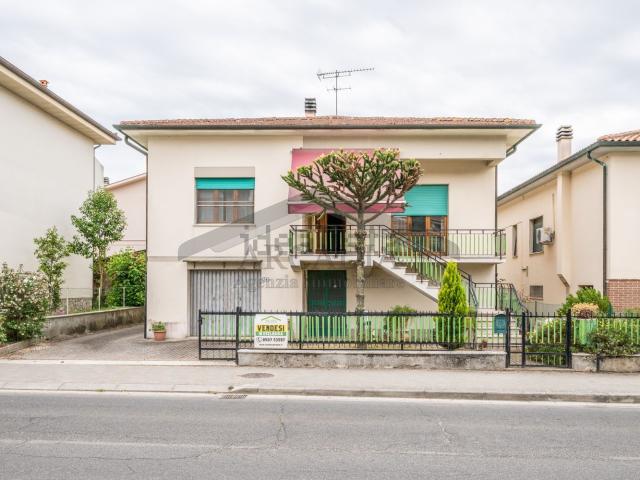 Villetta indipendente in vendita di 210 m² in Via Dante Alighieri, 22