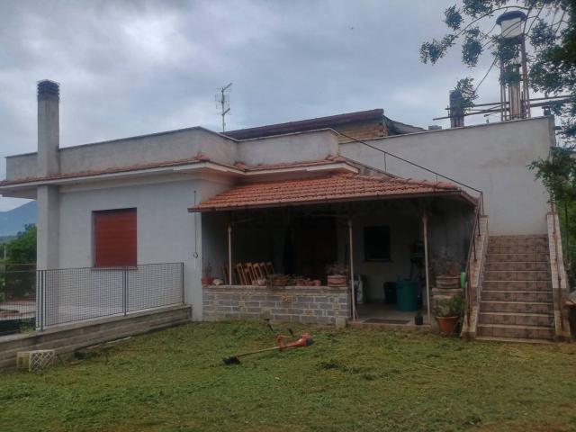 Villetta indipendente in vendita di 210 m² in Via Cristoforo Ferrari