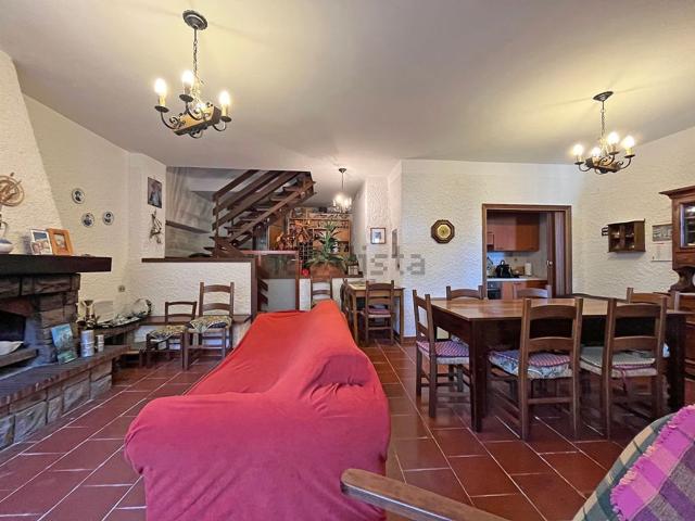 Villetta indipendente in vendita di 210 m² in Via dei Pastore