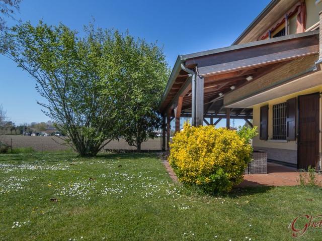 Villetta indipendente in vendita di 210 m² in Via del Bosco, 48