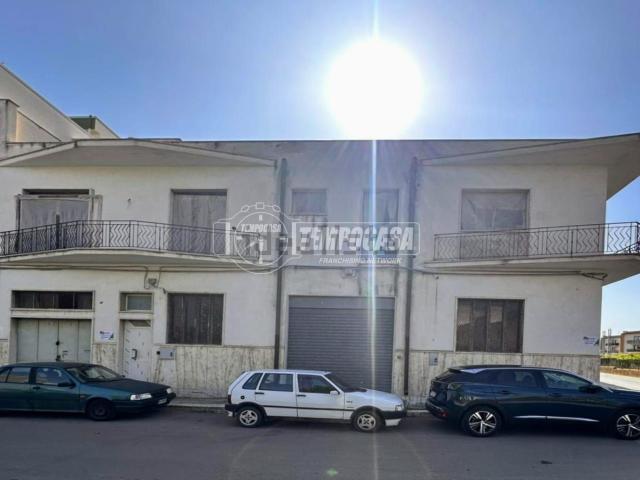 Villetta indipendente in vendita di 210 m² in Via delle Mimose