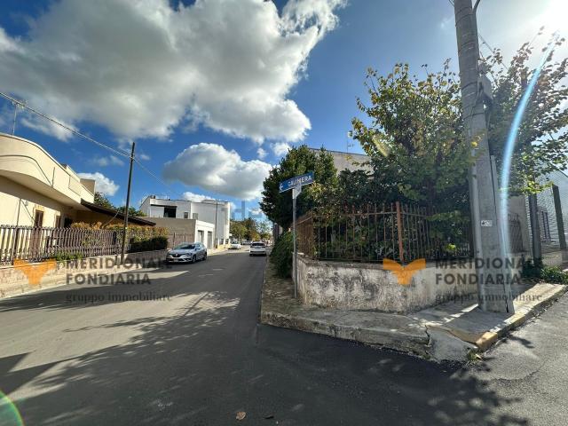 Villetta indipendente in vendita di 210 m² in Via E. Toti, 37