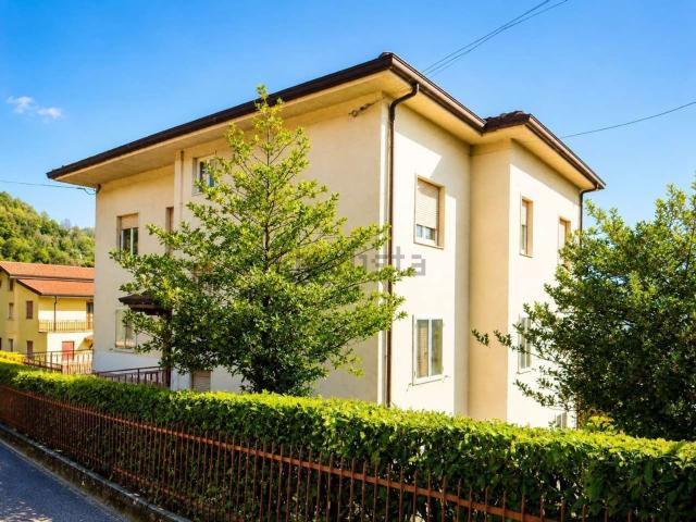 Villetta indipendente in vendita di 210 m² in Via Europa