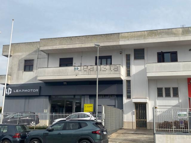 Villetta indipendente in vendita di 210 m² in Via Fratelli Piccinno, 4