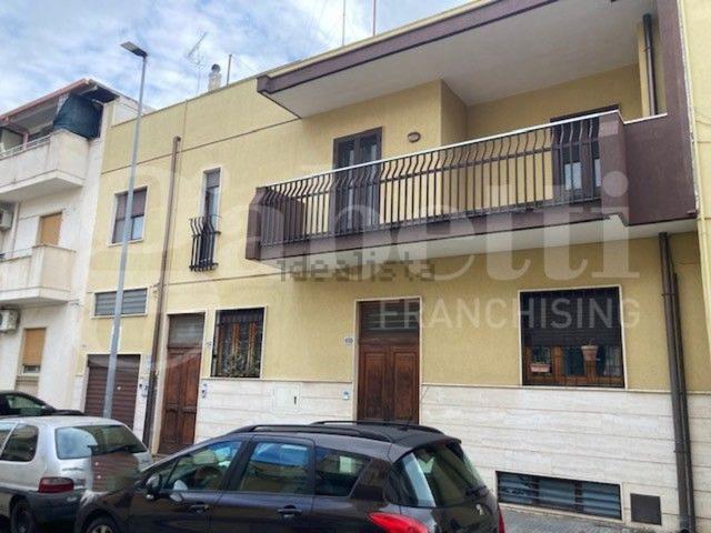 Villetta indipendente in vendita di 210 m² in Via Fulvia, 153